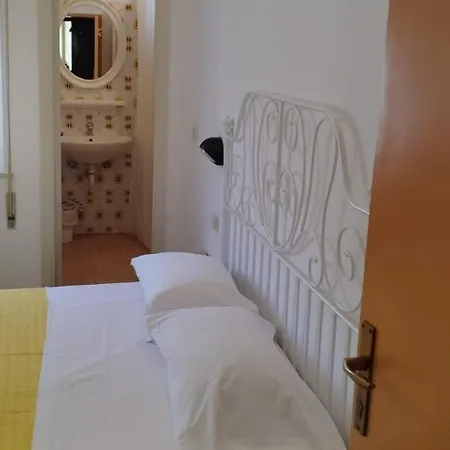 Couette-café Fiorina - Colazione Fino A Mezzogiorno - Village Gratuito - Aquafan 25e - Oltremare 22e 3*